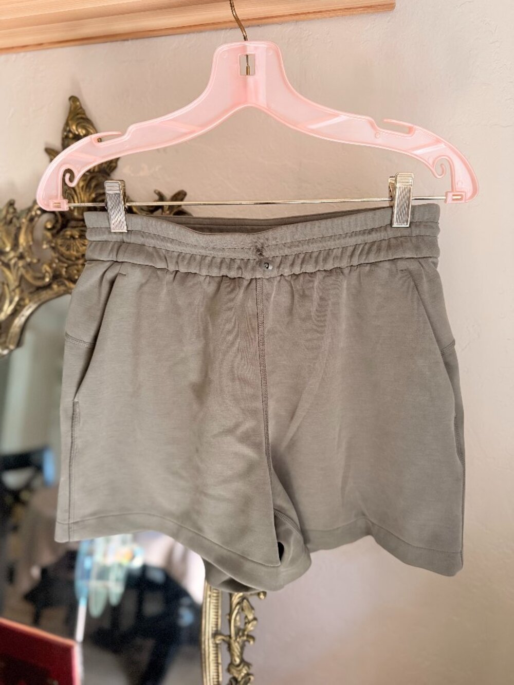 Lululemon Softstreme High-Rise Short 4" Size 6